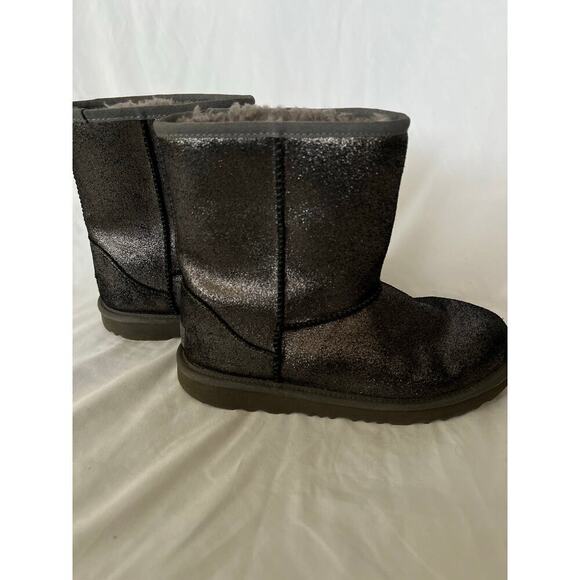 Girls Ugg Boots, Black Classic Glitter, Size 6, fleece lined - Picture 1 of 10